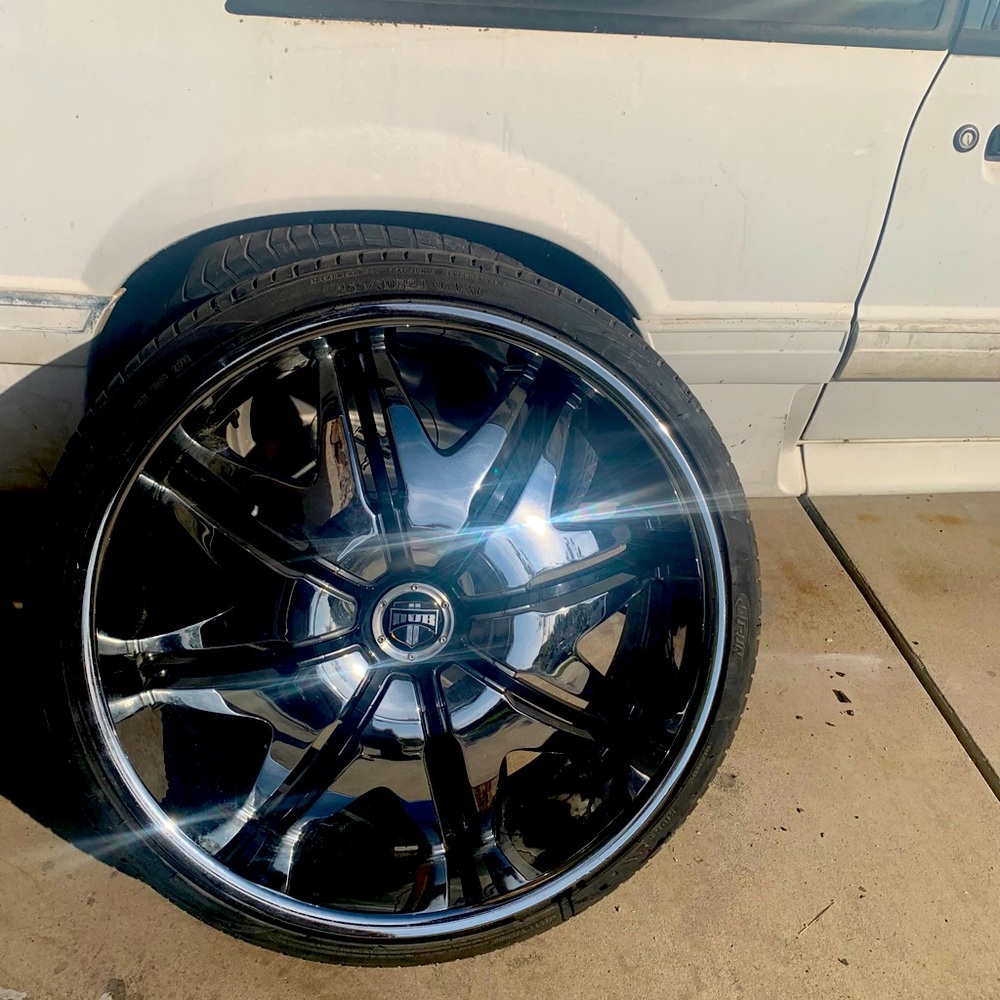 Dub 24” rims with tires